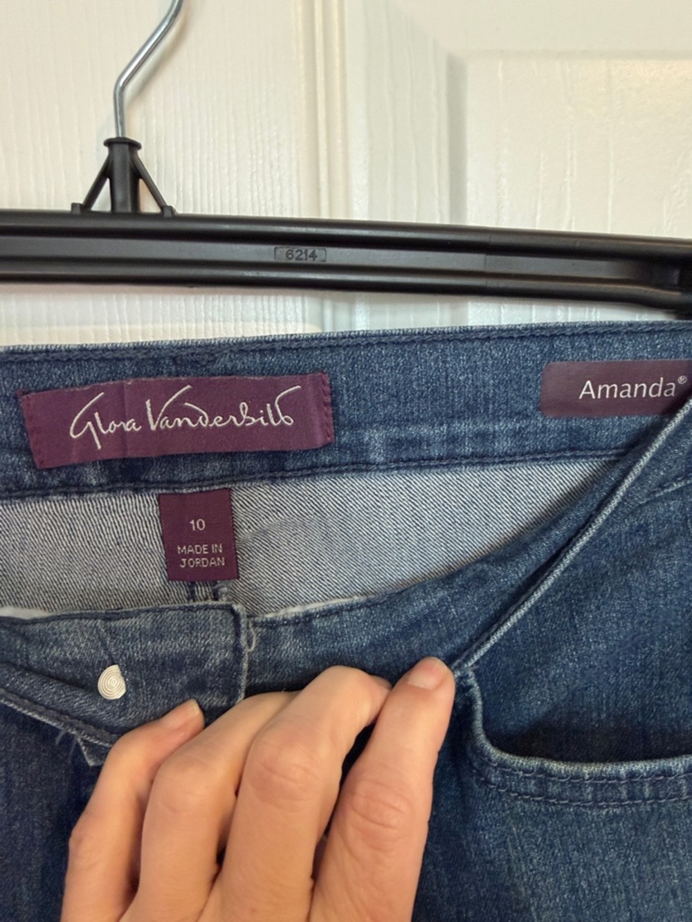 Gloria Vanderbilt Amanda style Straight Leg Jeans in Medium Blue Wash. 5 pocket - Picture 2 of 5